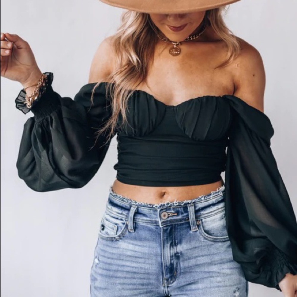 Privy Naomi Blouse Black Cold Shoulder Crop NWT